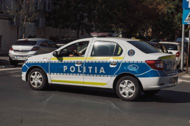 Romanya 'nın başkenti Bükreş' te yoğun saatlerde Romen Polis Arabası trafikte