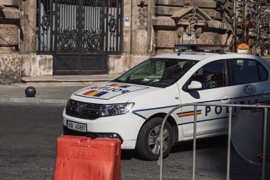 Romanya 'nın başkenti Bükreş' te yoğun saatlerde Romen Polis Arabası trafikte