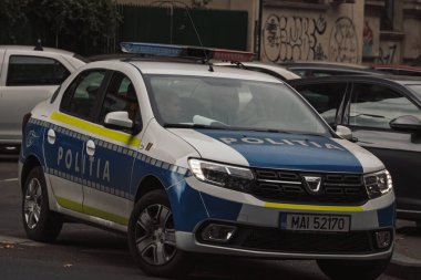 Romanya 'nın başkenti Bükreş' te yoğun saatlerde Romen Polis Arabası trafikte
