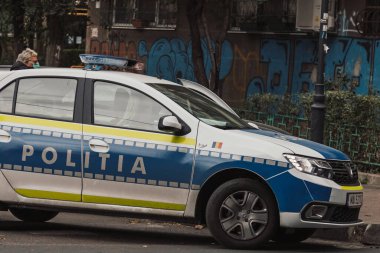 Romanya 'nın başkenti Bükreş' te yoğun saatlerde Romen Polis Arabası trafikte