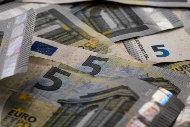 5 Avro banknotları. Tasarruf, gelir veya yatırımı temsil eden Avro para arkaplanı