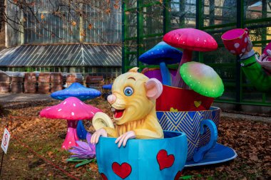 Bükreş 'teki Işıklar Bahçesi: Aydınlanmış Sanatın Büyülü Kış Harikalar Diyarı