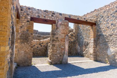 Napoli yakınlarındaki Pompei 'nin ünlü antik bölgesi Vezüv Dağı' nın patlaması ile tamamen yok oldu.