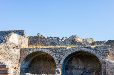 Napoli yakınlarındaki Pompei 'nin ünlü antik bölgesi Vezüv Dağı' nın patlaması ile tamamen yok oldu.