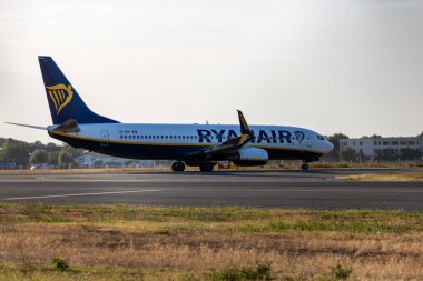 Commercial passenger jet airliner, Ryan Air