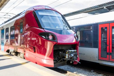 Bükreş Kuzey Tren İstasyonu 'ndaki Alstom treni (Gara de Nord Bucuresti))