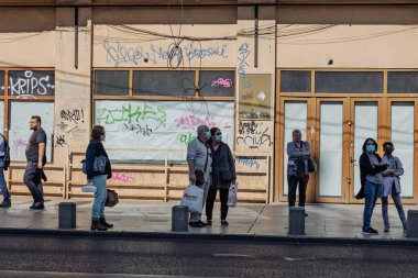 Bükreş 'in eski bir kasabasında turistler ve yerel halk sokaklara döküldü