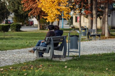 Bükreş 'in eski bir kasabasında turistler ve yerel halk sokaklara döküldü