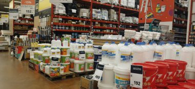 Brico Depot mağazasının içi - inşaat malzemeleri süpermarketi