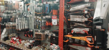 Brico Depot mağazasının içi - inşaat malzemeleri süpermarketi