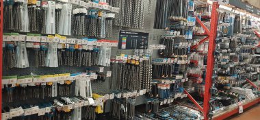 Brico Depot mağazasının içi - inşaat malzemeleri süpermarketi