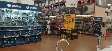 Brico Depot mağazasının içi - inşaat malzemeleri süpermarketi