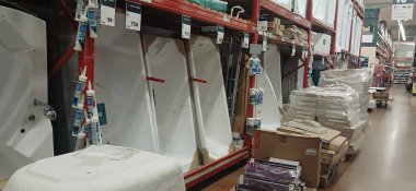 Brico Depot mağazasının içi - inşaat malzemeleri süpermarketi