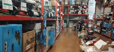 Brico Depot mağazasının içi - inşaat malzemeleri süpermarketi