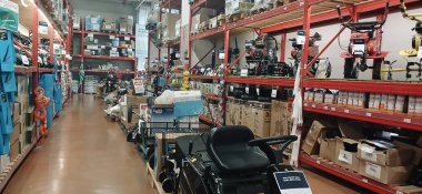 Brico Depot mağazasının içi - inşaat malzemeleri süpermarketi