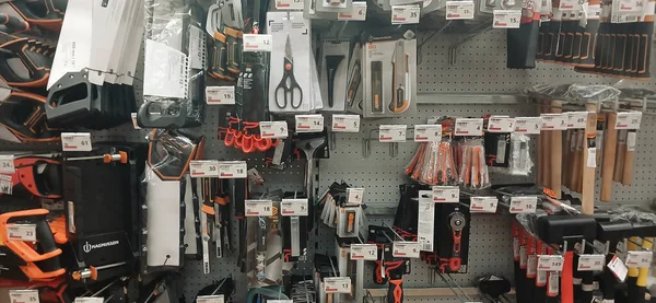 Brico Depot mağazasının içi - inşaat malzemeleri süpermarketi