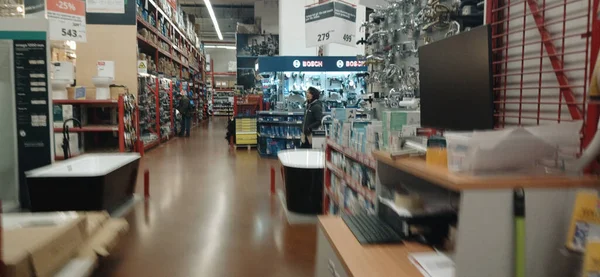 Brico Depot mağazasının içi - inşaat malzemeleri süpermarketi