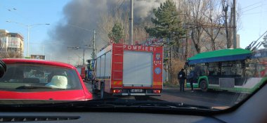 Bükreş 'te büyük yangın çıktı. Bükreş girişindeki bir malzeme deposunda yangın çıktı