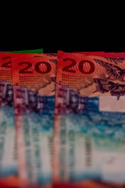 İsviçre 'de ekonomiyi ve enflasyonu temsil eden İsviçre Frangı banknotlarının ayrıntılarını kapat