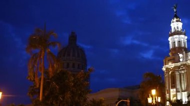 Ulusal Kongre Binası ve Havana Küba 'daki Büyük Tiyatro' nun tarihi mimarisi.