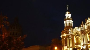 Ulusal Kongre Binası ve Havana Küba 'daki Büyük Tiyatro' nun tarihi mimarisi.