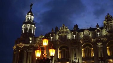 Ulusal Kongre Binası ve Havana Küba 'daki Büyük Tiyatro' nun tarihi mimarisi.