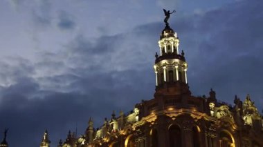 Ulusal Kongre Binası ve Havana Küba 'daki Büyük Tiyatro' nun tarihi mimarisi.