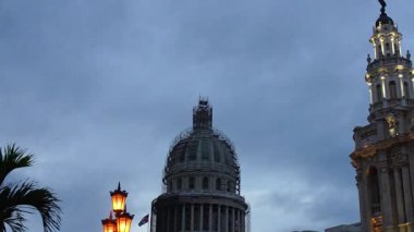 Ulusal Kongre Binası ve Havana Küba 'daki Büyük Tiyatro' nun tarihi mimarisi.