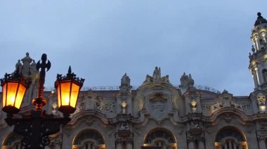 Ulusal Kongre Binası ve Havana Küba 'daki Büyük Tiyatro' nun tarihi mimarisi.