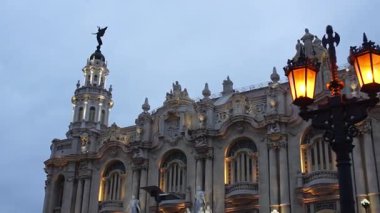 Ulusal Kongre Binası ve Havana Küba 'daki Büyük Tiyatro' nun tarihi mimarisi.