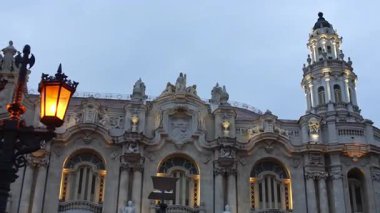 Ulusal Kongre Binası ve Havana Küba 'daki Büyük Tiyatro' nun tarihi mimarisi.