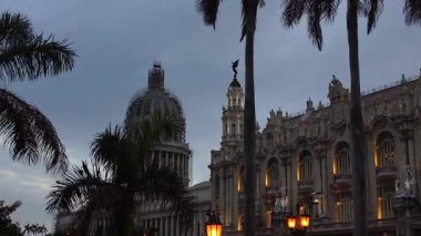 Ulusal Kongre Binası ve Havana Küba 'daki Büyük Tiyatro' nun tarihi mimarisi.