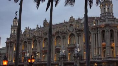 Ulusal Kongre Binası ve Havana Küba 'daki Büyük Tiyatro' nun tarihi mimarisi.