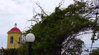 Trinidad Küba 'da renkli binaları olan geleneksel İspanyol sömürge mimarisi