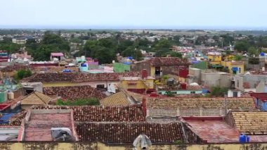 Trinidad Küba 'da renkli binaları olan geleneksel İspanyol sömürge mimarisi