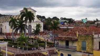 Trinidad Küba 'da renkli binaları olan geleneksel İspanyol sömürge mimarisi