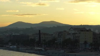 Yaz boyunca güzel Fransa 'da Akdeniz kıyı şeridi ve marina manzarası