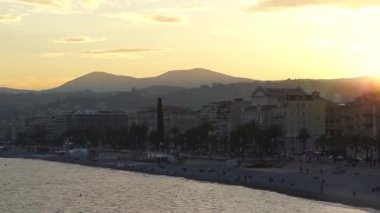 Yaz boyunca güzel Fransa 'da Akdeniz kıyı şeridi ve marina manzarası