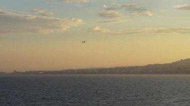 Yaz boyunca güzel Fransa 'da Akdeniz kıyı şeridi ve marina manzarası