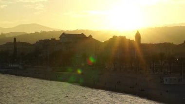 Yaz boyunca güzel Fransa 'da Akdeniz kıyı şeridi ve marina manzarası