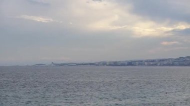 Yaz boyunca güzel Fransa 'da Akdeniz kıyı şeridi ve marina manzarası