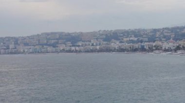 Yaz boyunca güzel Fransa 'da Akdeniz kıyı şeridi ve marina manzarası