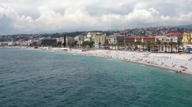 Yaz boyunca güzel Fransa 'da Akdeniz kıyı şeridi ve marina manzarası