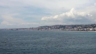 Yaz boyunca güzel Fransa 'da Akdeniz kıyı şeridi ve marina manzarası