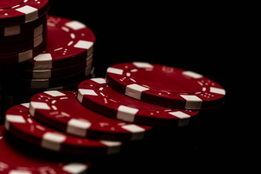Bir şans oyununda bahis ve bahis için kullanılan poker çiplerinin ayrıntıları