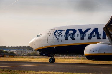 Commercial passenger jet airliner, Ryan Air