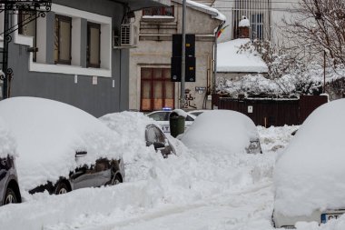 Yoğun bir kar yağışından sonra şehir karla kaplandı. Kış boyunca şehir manzarası