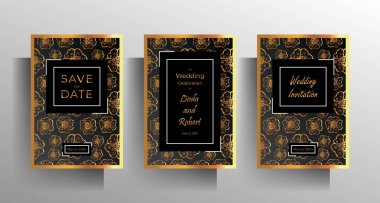 Düğün davetiyesi şablonu ayarlandı. Elle çizilmiş çiçek desenli siyah desenli altın. EPS vektörü 10.