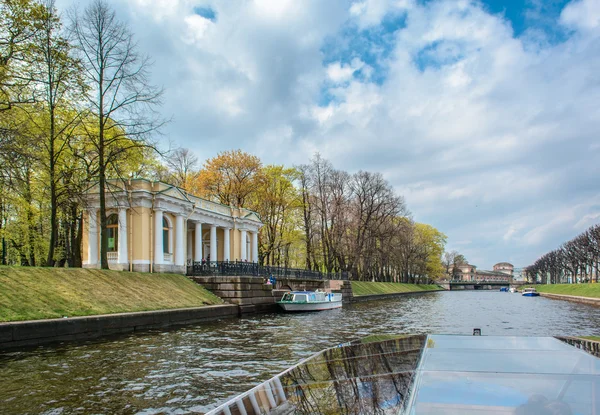 Canal of the Fontanka river in St. Petersburg. — Stock Photo, Image