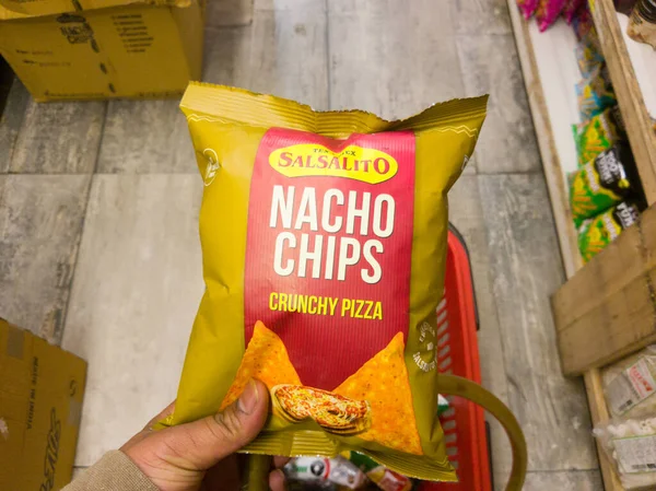 Delhi, Hindistan - Ekim 05, 2020: Salsalito Nacho Chips - Çıtır Pizza